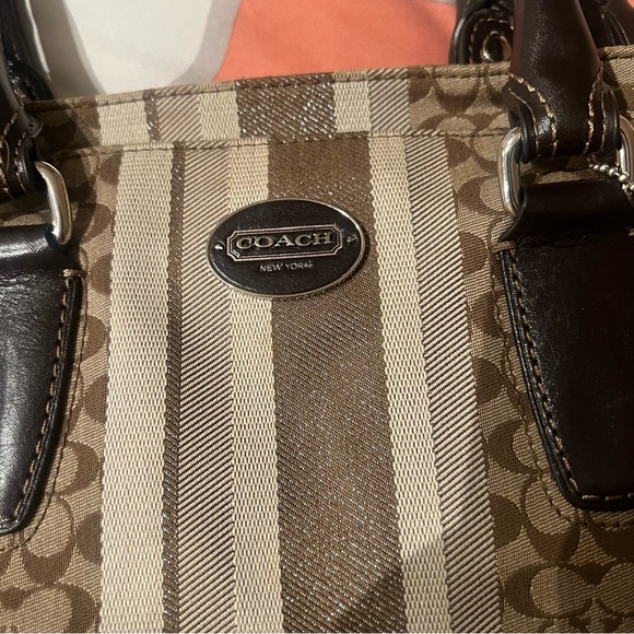 Coach Handbag with a free wallet - Picture 5 of 10